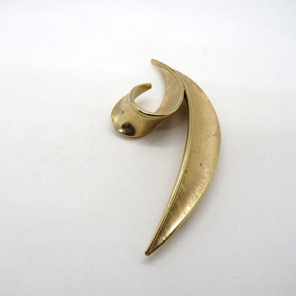 Vintage Crown Trifari Brooch Gold Tone Abstract Leaf Style 3" Pin - Picture 4 of 9